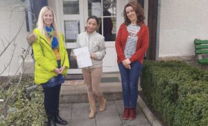 Силвия Юрукова дари 3 бални рокли