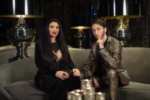 ТОТАЛЕН ХИТ| Софи Маринова и Лоренцо атакуват с „Маските свалете“