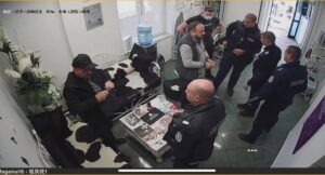 ВНИМАНИЕ: Румънски апаши отмъкнаха перуки за 4 бона от салон Магама (Снимки)