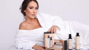 Джена и Elfeya Cosmetics представят Luxury Latte Kiss