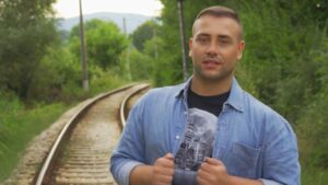 ВАЛЕНТИН ВЕЛЧЕВ С ПЕСЕН ОТ МИНИСТЪР НА КУЛТУРАТА﻿