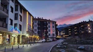 Зимна приказка в хотел Каза Карина – 1 нощувкa със закускa и вечеря в съчетание с приятен Уелнес пакет