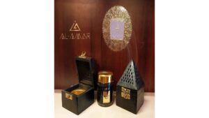 BLACK INCENSE BURNER PYRAMID SHAPE – просто трябва да го имате!