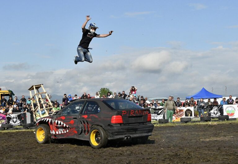 Организаторът на шоуто „Луда надпревара“ ще раздаде 100 000 билета на ученици!