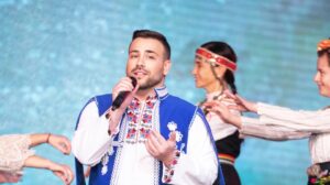 ВАЛЕНТИН ВЕЛЧЕВ ПЯ НА 100-ТЕ НАЙ-КРАСИВИ ЖЕНИ ВЪВ ВСЕЛЕНАТА