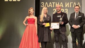 Стоян Радичев грабна наградата „Златна игла“  за модна къща на годината