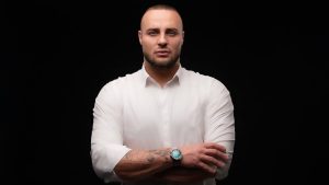 Коафьорът Милен Драганов: Небрежната визия и френски бритон хит за пролет-лято 2024