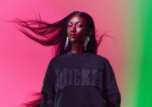 H&M ПРЕДСТАВЯ ЕКСЛУЗИВНА КАПСУЛНА КОЛЕКЦИЯ И МЪРЧ МОДЕЛИ, ВДЪХНОВЕНИ ОТ ПРЕМИЕРАТА НА ФИЛМА НА UNIVERSAL PICTURES „WICKED“