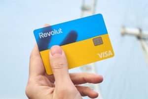 Revolut предлага услуги за жителите на Украйна, обявява нова дарителска кампания и специално издание на картата Clear Sky