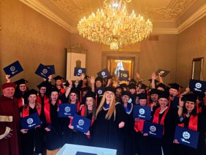 Стояна Нацева изпрати нова вълна лидери на бъдещето на грандиозно дипломиране в Прага съвместно с Чешки университет