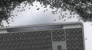 Новата клавиатура Logitech Signature Slim Solar+ K980 работи до 4 месеца без зареждане