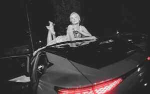 Анжела Бонева озарява Code Fashion Runway с фотосесия за премиерата на новия DS
