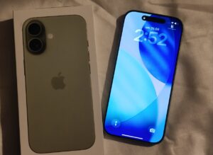 РЕВЮ| iPhone 17 – еволюция с баланс между мощ и компромиси