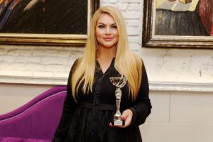 Проф. д-р Стояна Нацева с престижното отличие „Икона на епохата“