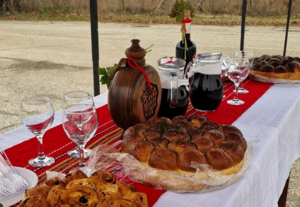 Празник на виното и любовта събра учители, ученици и гости в ПГСС „Царица Йоанна“