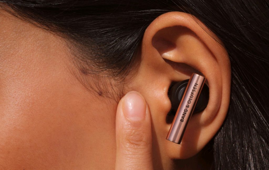 ТОПЛО ЗВУЧЕНЕ, КОЕТО Е ВИНАГИ С ТЕБ:﻿BANG & OLUFSEN ПРЕДСТАВЯ BEO GRACE В ЦВЯТ HONEY