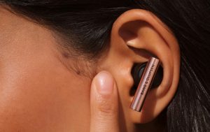 ТОПЛО ЗВУЧЕНЕ, КОЕТО Е ВИНАГИ С ТЕБ:﻿BANG & OLUFSEN ПРЕДСТАВЯ BEO GRACE В ЦВЯТ HONEY