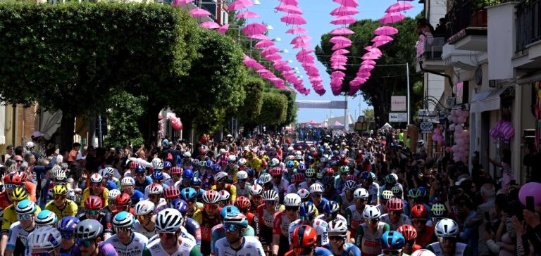 Предаването на живо на Giro d’Italia ще бъде по Eurosport 1 с повторения по Eurosport 2, а всяка минута от трасето ще бъде достъпна за стрийминг в HBO Max