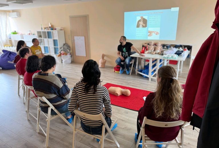 Безплатен курс по първа помощ за бебета и деца предстои в София