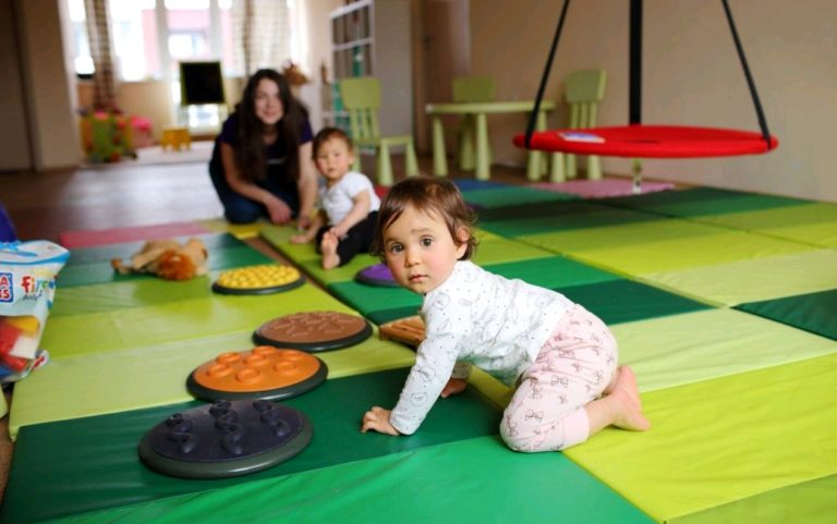 Фондация „Нашите недоносени деца“ организира уебинар с практически насоки за родители на бебета от 0 до 12 месеца