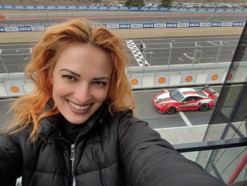 ДА ПОМОГНЕМ НА АРИАНА! След огнения ад в Благоевград младото момиче изгуби майка си, дома си и всичко, което има