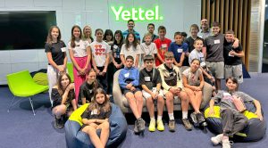 Yettel Teen Academy среща ученици с роботика, AI и реални бизнес казуси
