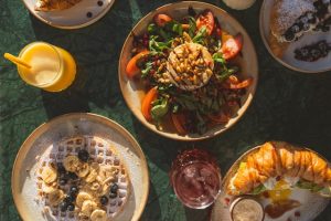 Празнична трапеза без тежест: как да съчетаем вкус, уют и по-лек избор