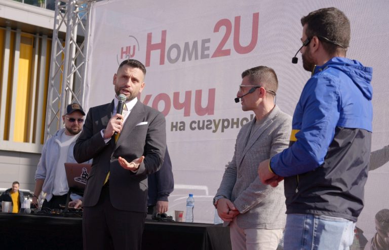 „Скочи на сигурно!“: Home2U предложи 30 скока с бънджи от кран като част от своята програма на професионална реализация